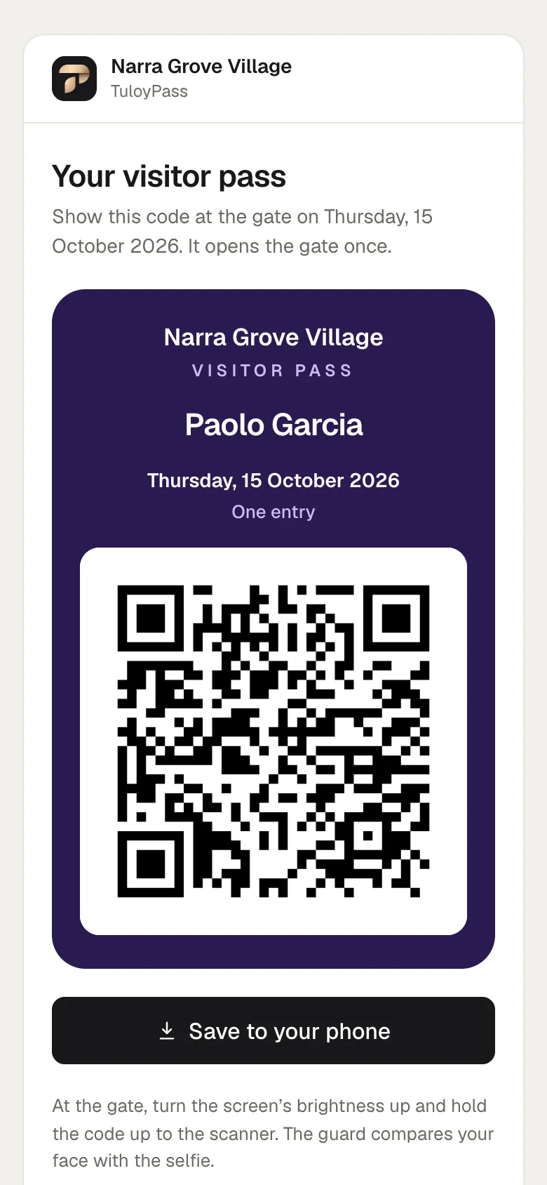 The visitor’s phone showing the violet visitor pass: the village, the visitor’s name, the day and a QR code.